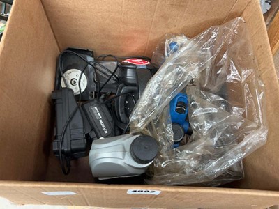 Lot 4092 - Cordless Hyundai chainsaw with charger and...