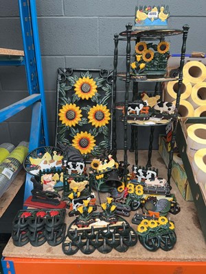 Lot 4095 - Part shelf of cast iron decorative items to...