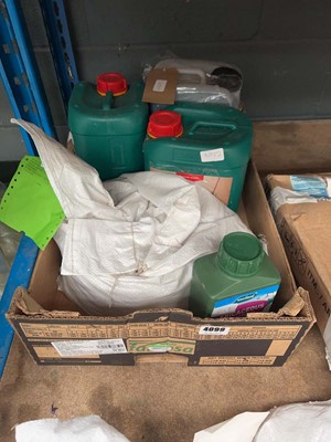 Lot 4099 - Quantity of garden fertiliser and bulbs