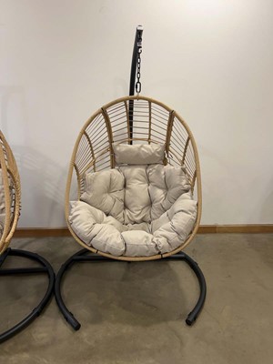 Lot 4153 - Single seater egg chair on black frame
