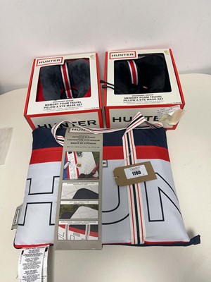 Lot 1760 - Bag containing x2 Hunter memory foam travel...