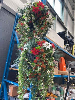 Lot 4106 - 2 artificial plant hanging baskets