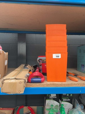 Lot 4109 - Mixed quantity of items to include garden...