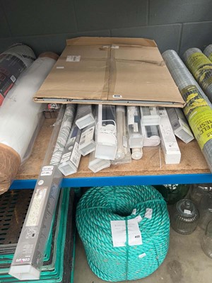 Lot 4114 - Splashback and a quantity of blinds