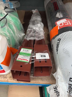 Lot 4116 - 4 Met posts