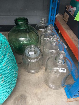 Lot 4121 - 4 demijohns and 2 glass jars