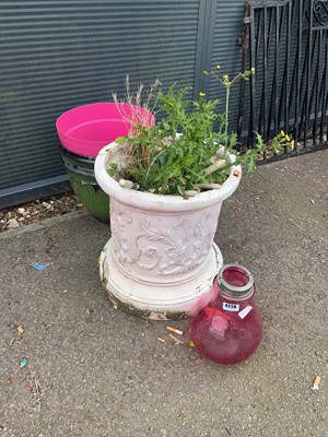 Lot 4228 - Small selection of garden pots to include...
