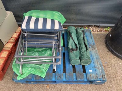 Lot 4232 - Two camping chairs and three folding garden seats