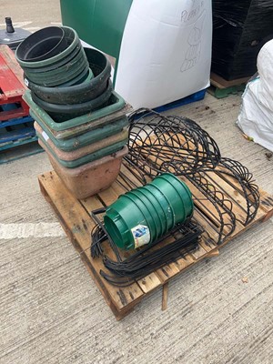 Lot 4243 - Pallet of assorted plastic garden pots, metal...