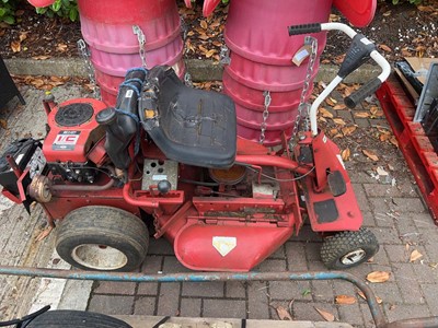 Lot 4259 - High Vac ride on lawnmower