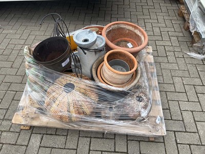 Lot 4271 - Pallet of garden ornaments to include pots,...
