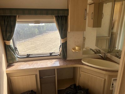 Lot 4272 - Elddis Avante 482 2 berth touring caravan with...