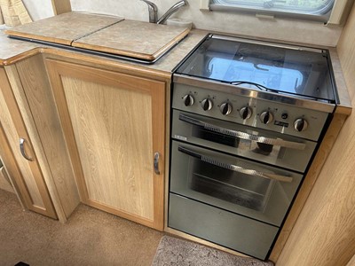 Lot 4272 - Elddis Avante 482 2 berth touring caravan with...