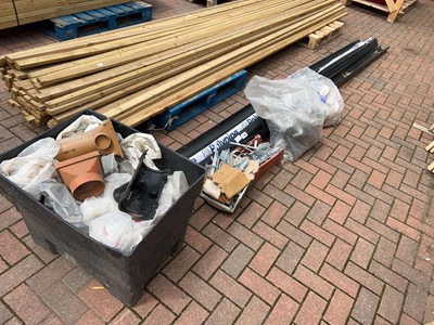 Lot 4285 - Quantity of drainage fittings, guttering and...
