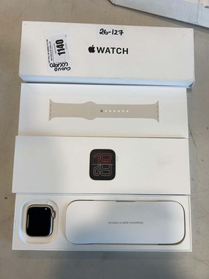 Lot 1140 - *CLOUD LOCKED Apple Watch SE 3, 40mm Starlight...