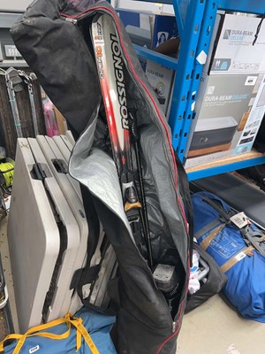 Lot 4337 - Set of skis & poles in carry bag
