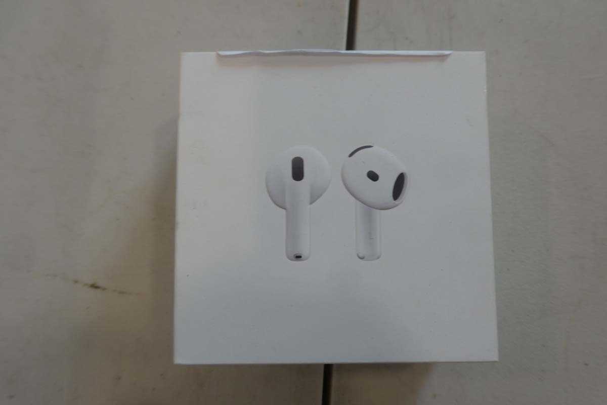 Lot 1176 - Apple AirPods 4, boxed