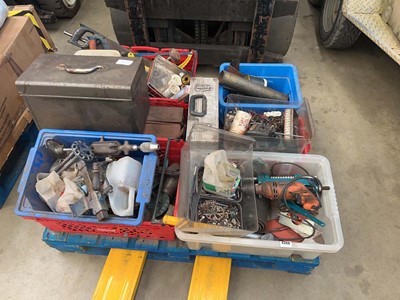 Lot 4366 - Pallet of assorted tooling to include hand...