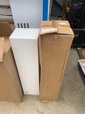 Lot 4385 - 2 white laminate bathroom cabinets
