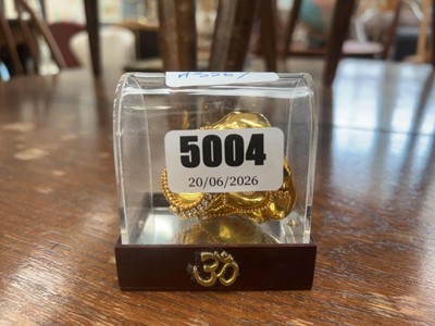 Lot 5004 - South East Asian deity figure under perspex dome