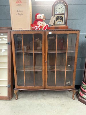 Lot 5026 - Mahogany and glazed twin door display cabinet