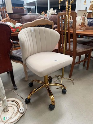 Lot 5108 - Contemporary shell back chair on swivel base