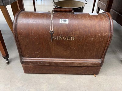 Lot 5119 - Singer oak cased sewing machine
