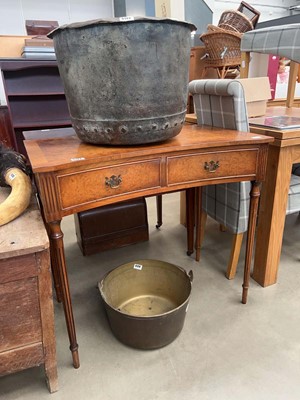 Lot 5123 - Reproduction walnut side table with 2 drawers