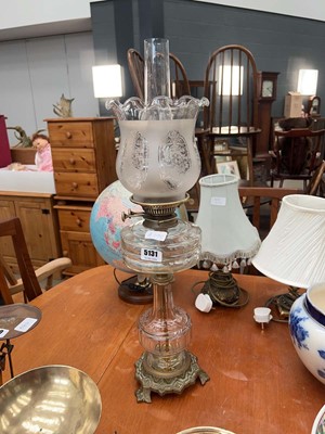 Lot 5131 - Glass and brass oil lamp with an etched shade