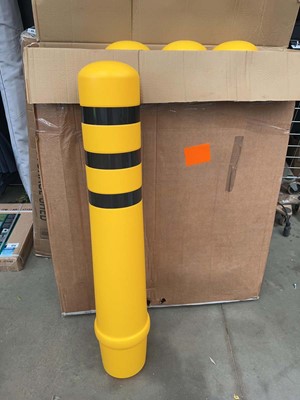 Lot 4214 - Boxed set of 4 yellow and black striped bollards