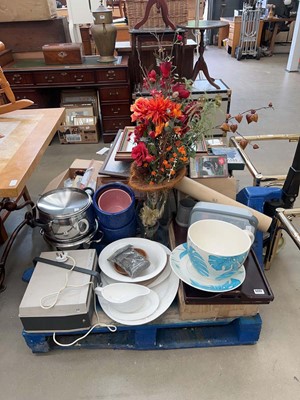 Lot 5222 - Pallet containing artificial flowers, oil on...