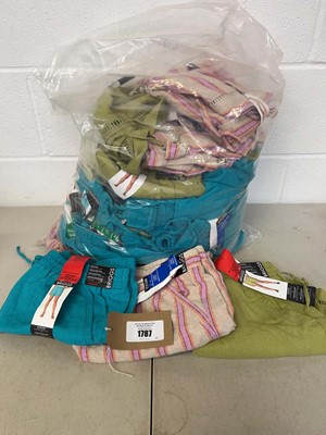 Lot 1787 - Approx. 30 ladies Briggs mid rise shorts
