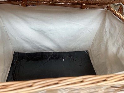 Lot 5247 - Large wicker work hamper
