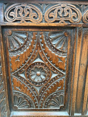 Lot 5252 - 20th century oak panelled coffer