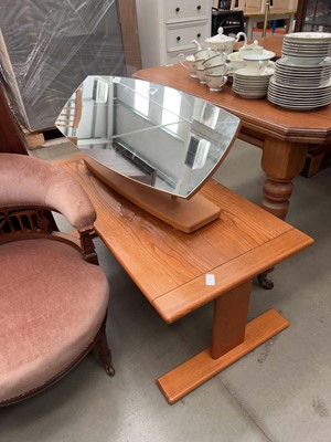 Lot 5177 - Table top mirror plus an oak coffee table