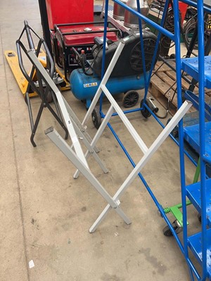 Lot 4445 - Chainsaw log stand