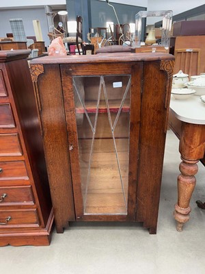 Lot 5187 - Oak single door glazed display cabinet