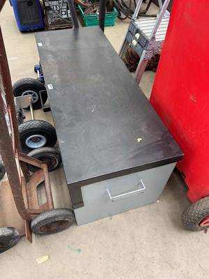 Lot 4451 - Defiance van vault