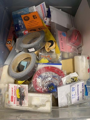 Lot 2225 - Selection of boxed and unboxed O gauge...