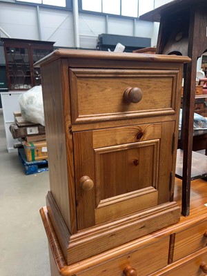 Lot 5191 - Pine bedside cabinet