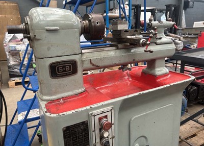 Lot 4461 - 240v Smart & Brown engineers lathe with...