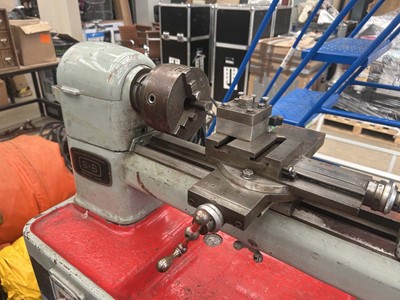 Lot 4461 - 240v Smart & Brown engineers lathe with...