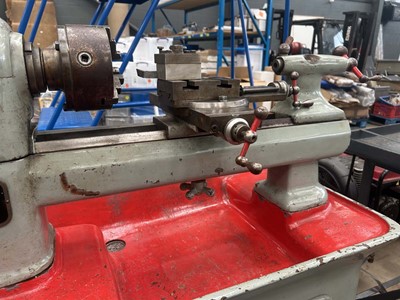 Lot 4461 - 240v Smart & Brown engineers lathe with...