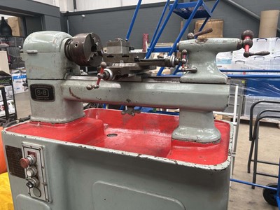 Lot 4461 - 240v Smart & Brown engineers lathe with...