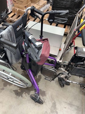 Lot 4467 - Days walking frame