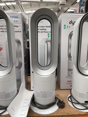 Lot 3003 - Dyson Hot and Cold Jet Focus AM09 tower fan...