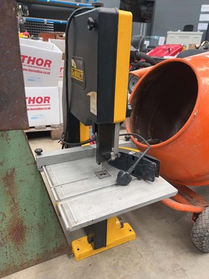 Lot 4470 - DeWalt bench mounted 240v band saw