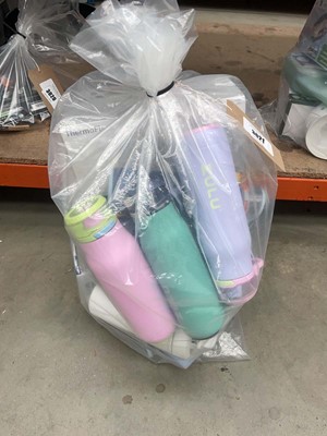 Lot 3021 - Bag containing Thermo flasks, drinking bottles...