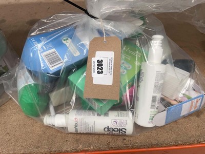 Lot 3023 - Bag containing air fresheners, shaving blades,...