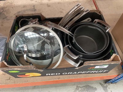 Lot 3027 - Tray of loose pots and pans